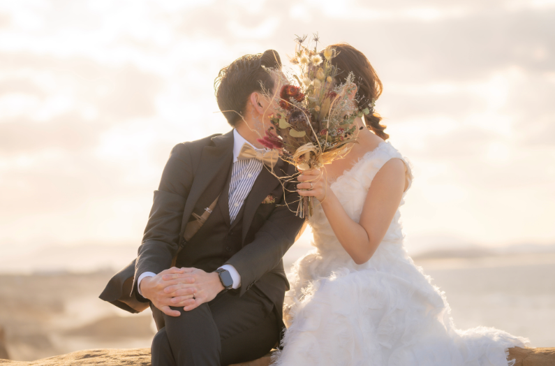 結婚式の希望日を確保するならいつ⁉