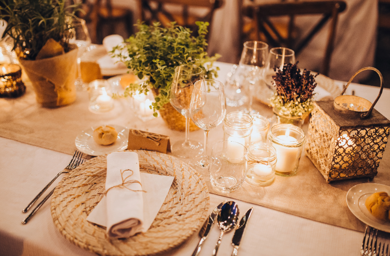 ナイトウエディングとは?お昼の結婚式との違いや魅力・演出アイデアを徹底解説!