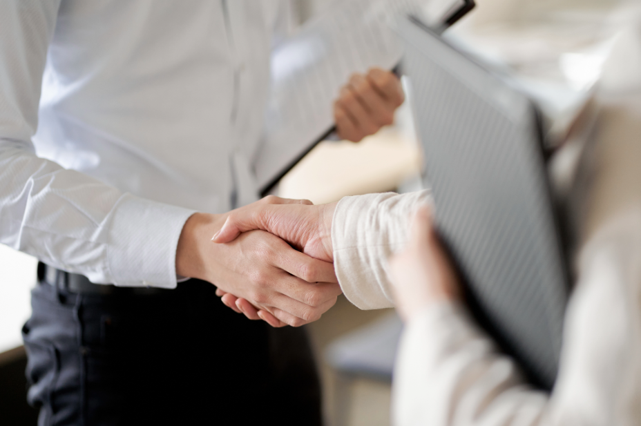 結婚式でトイレに行くタイミングは?失礼にならない抜け方を解説