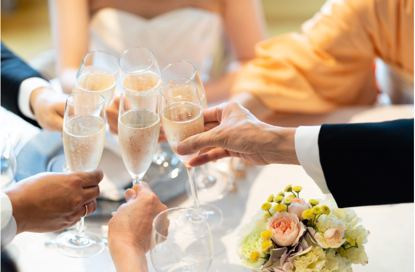 結婚式でトイレに行くタイミングは?失礼にならない抜け方を解説