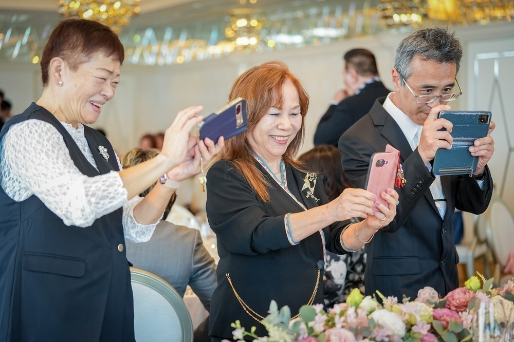 言語の壁を越えて伝わる祝福の言葉