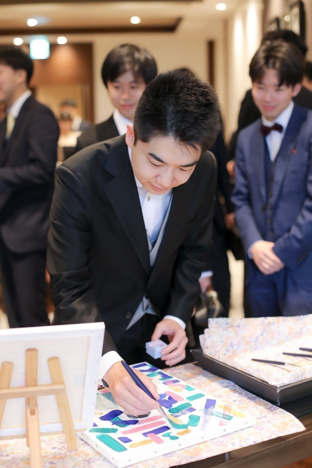 色と笑顔が弾けるハッピーウェディング