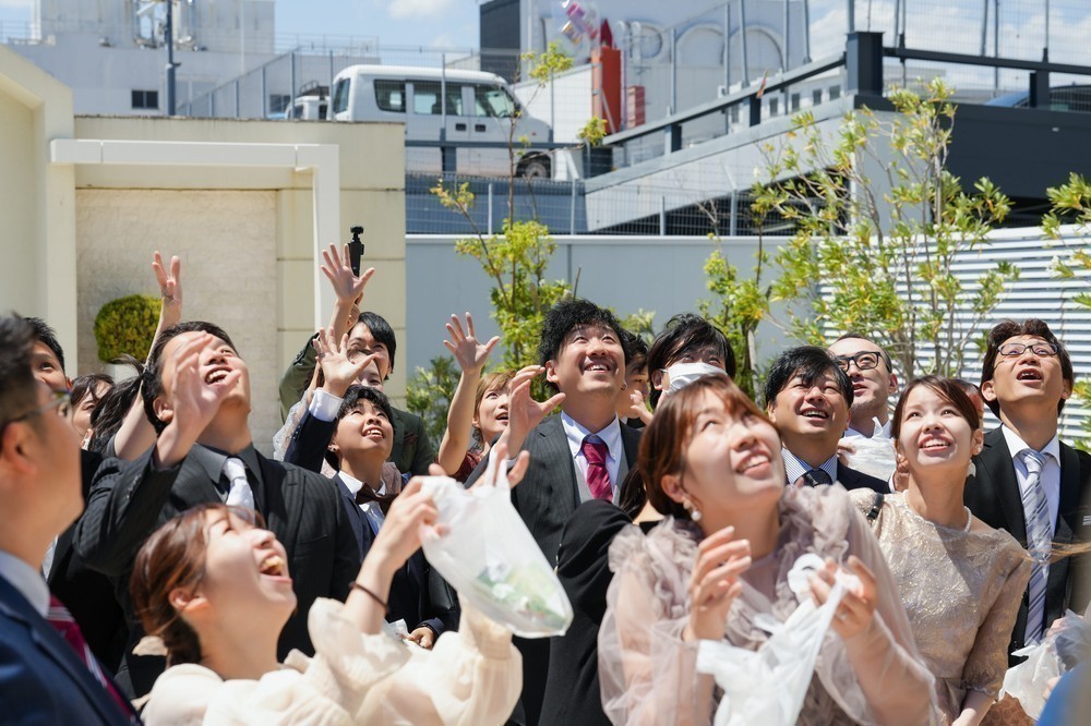 家族と友人に囲まれた 幸せが広がる時間