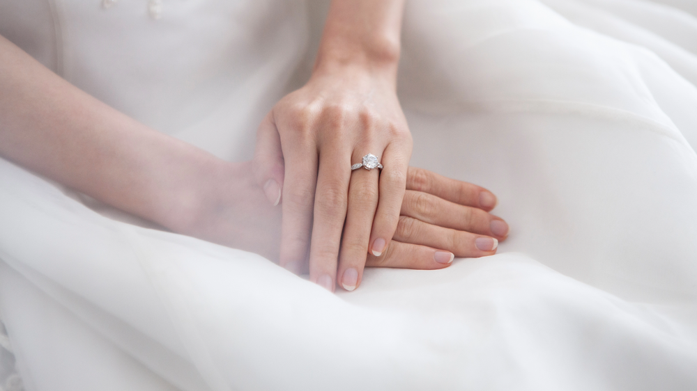 【結婚指輪の選び方完全ガイド】素材・デザイン・刻印のおすすめとトレンド