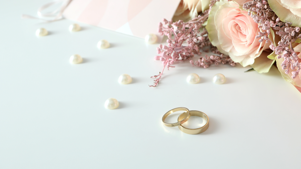 【結婚指輪の選び方完全ガイド】素材・デザイン・刻印のおすすめとトレンド