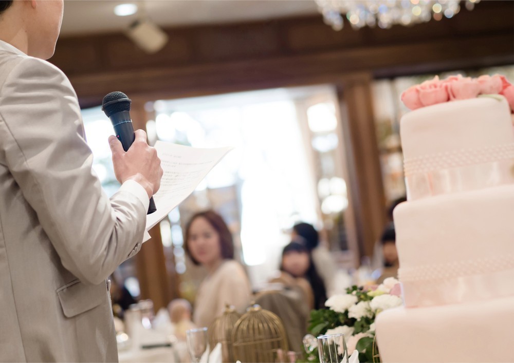 【結婚式の乾杯のあいさつマナー】スピーチ例と成功のポイント