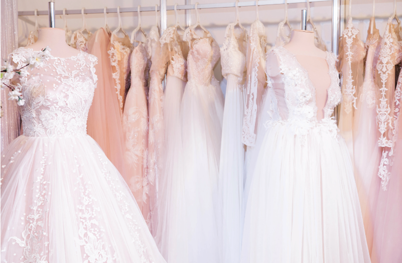 結婚式場見学のポイント：ドレス試着の有無によるメリット・デメリット