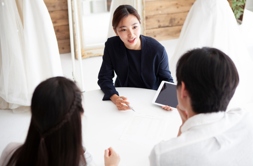 結婚式場って緊張する⁉ブライダルフェアに参加するときの注意点！