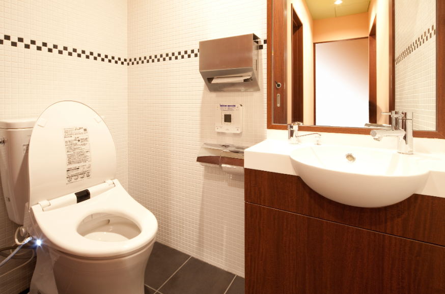 結婚式でトイレに行くタイミングは？失礼にならない抜け方を解説