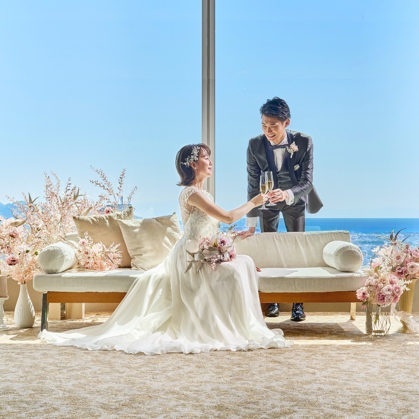 《2025年9月～10月の結婚式》
AUTUMNウェディングPLAN◆30名152万円～
お得に、そしてこの人気シーズンならではの絶景ロケーションをご体感いただけるAUTUMNウェディング。 爽やかな空、青々しく輝く海などを見ながら、気候に左右されることなく快適にお過ごしいただけます。

■■ベストレート保証■■
HPからのフェア予約が一番お得に！