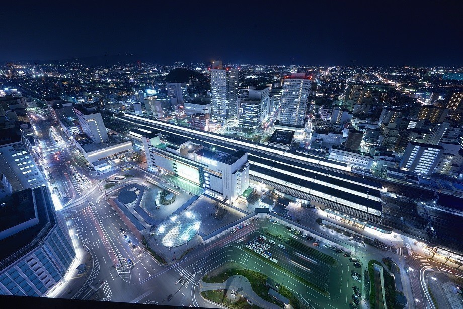 《レストランで叶えるNight Wedding プラン》
【静岡の夜景と共に】ナイトウエディングは高層階がおすすめ
(料金例/税サ込)
20名・・・1,259,040円~
40名・・・1,780,540円~
JR静岡駅から徒歩2分の好立地だから、御披楽喜が遅い時間でも多くのご友人をご招待いただけます。
■■ベストレート保証■■
HPからのフェア予約が一番お得に!