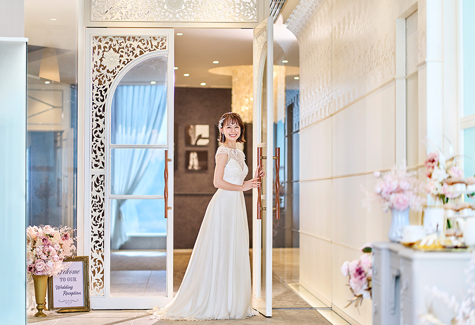 様々なシルエットのウエディングドレスであなたを美しく輝かせます